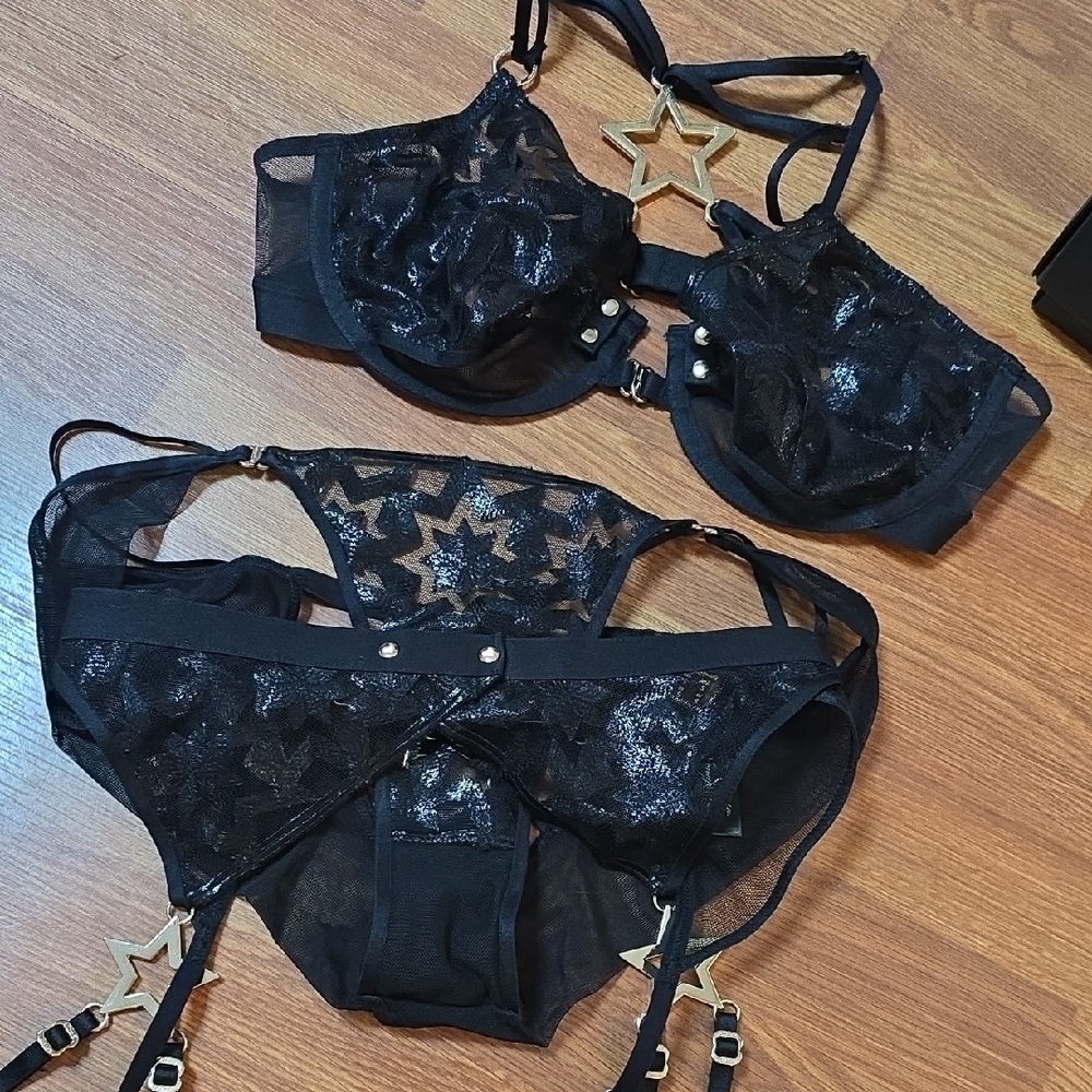 Black Star-Patterned Lingerie Set